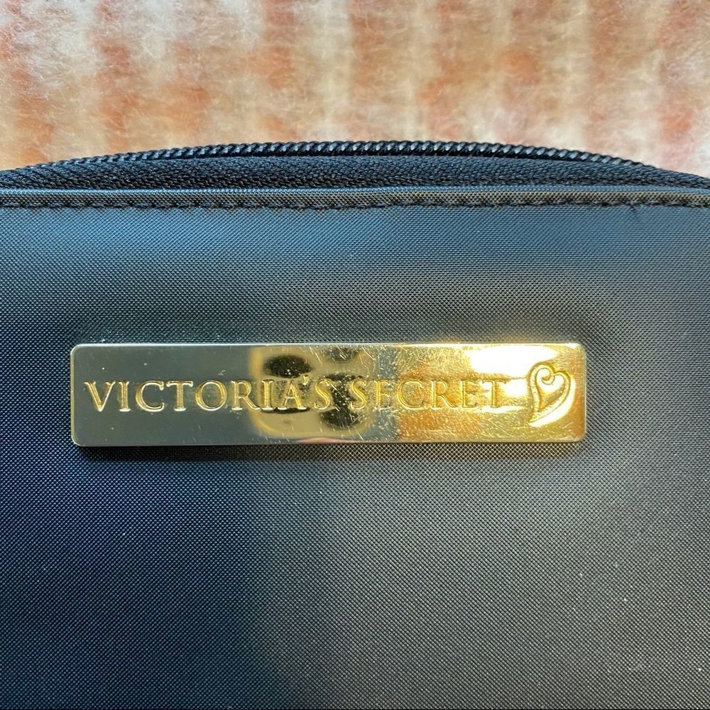 Victoria’s Secret Black Nylon Zip Around Wallet - Picture 2 of 9